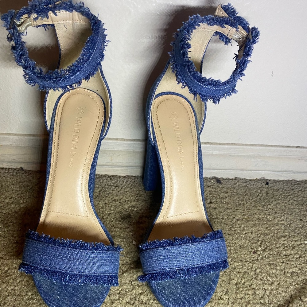 Heels - Picture 2 of 2